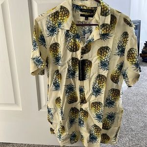 Banana republic Hawaiian shirt, pineapples, Size Medium, slim fit, Tags On - NEW